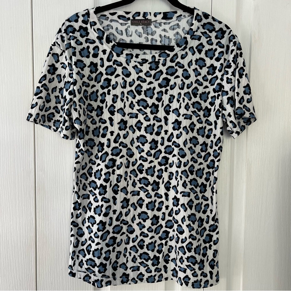 Emily Stacy Women’s Blue/black Leopard Short Sleeved Tee Size L Stretch